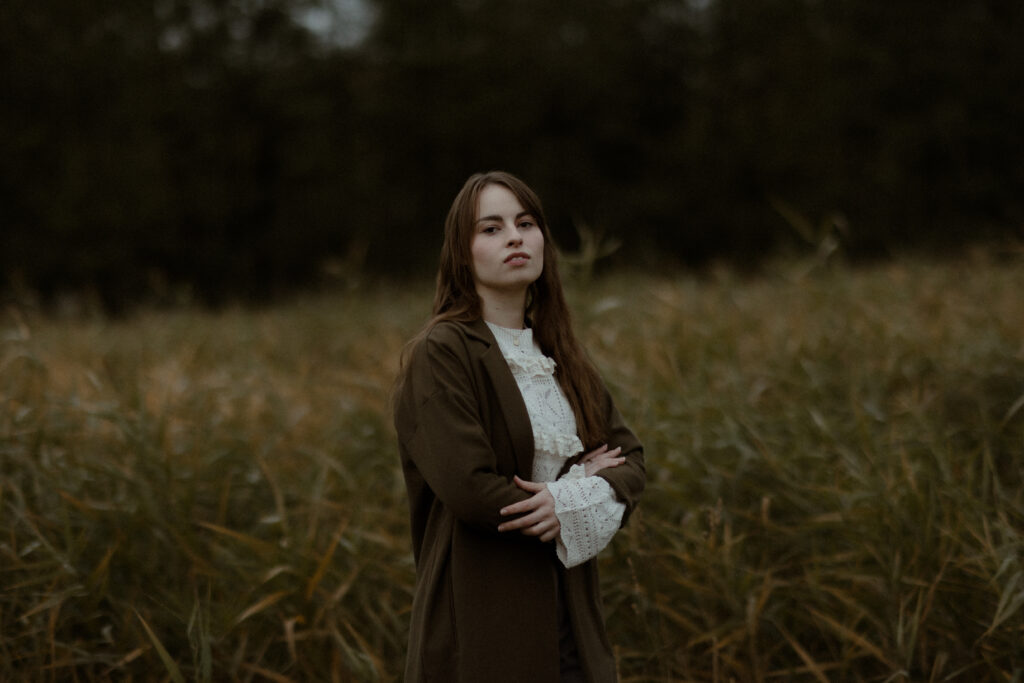RHAYN präsentiert Debütsingle mit “I think too much”