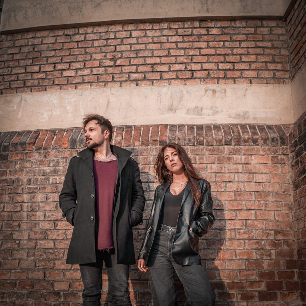 Nun Duo Lightts präsentiert erste Single „Falling“ in neuer Besetzung