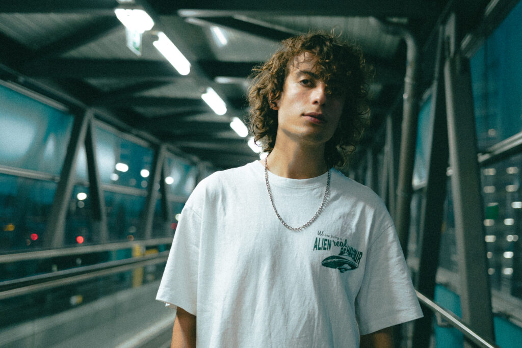 THE Z: Neue Single “Supernova” leuchtet den Weg für sein kommendes Album “Hoffnung Pures Gold”