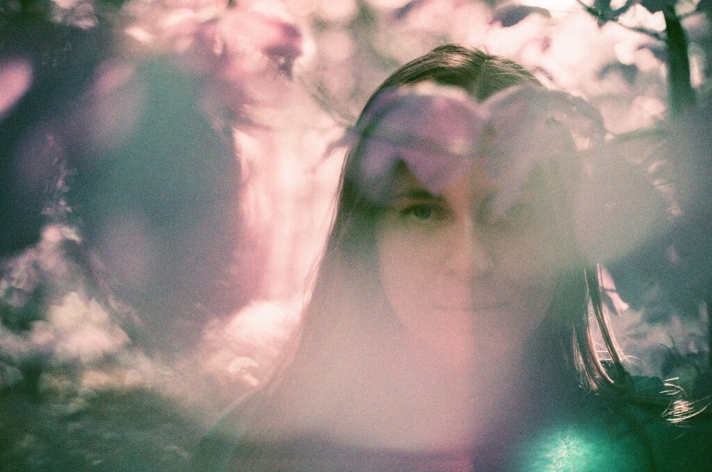 Lila & The Fox sucht in „Can’t love“ nach der leisen Wahrheit zwischen Nähe und Loslassen