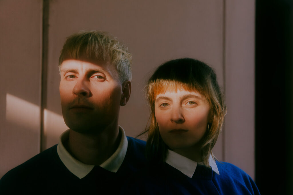 POP MIT SPRENGKRAFT: TAUCHEN PRÄSENTIEREN NEUEN SONG “DYNAMIT”